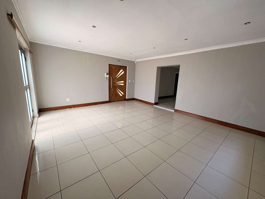 To Let 4 Bedroom Property for Rent in Kirstenhof Western Cape